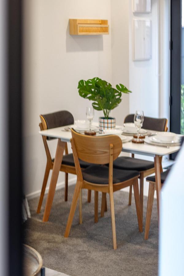 Vibrant City Abode - 2 Bed 2 Bath Apartment Christchurch