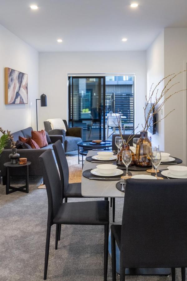 Executive Hideaway 5 Mins To Hagley Park Riverside 4 Beds 4 Bath Apartment *