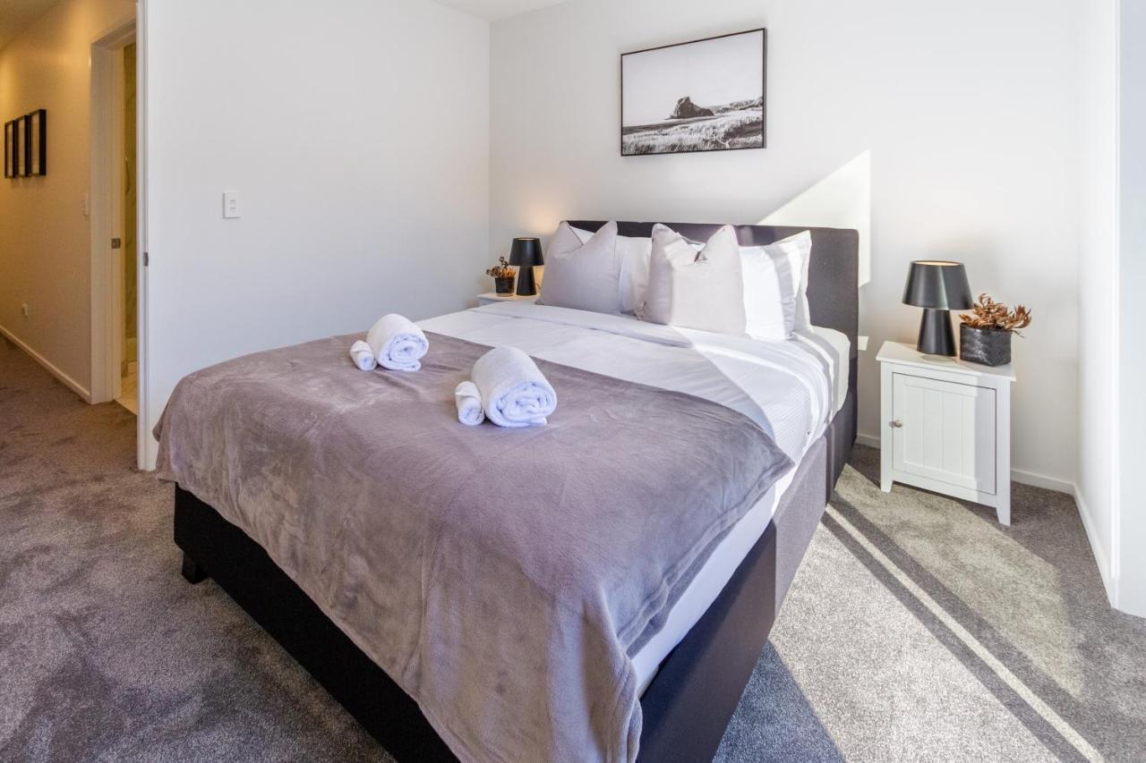 Executive Hideaway 5 Mins To Hagley Park Riverside 4 Beds 4 Bath Apartment Christchurch