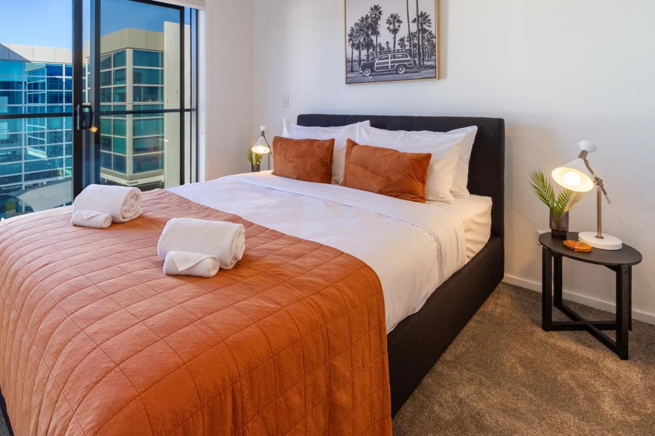 Executive Hideaway 5 Mins To Hagley Park Riverside 4 Beds 4 Bath Apartment