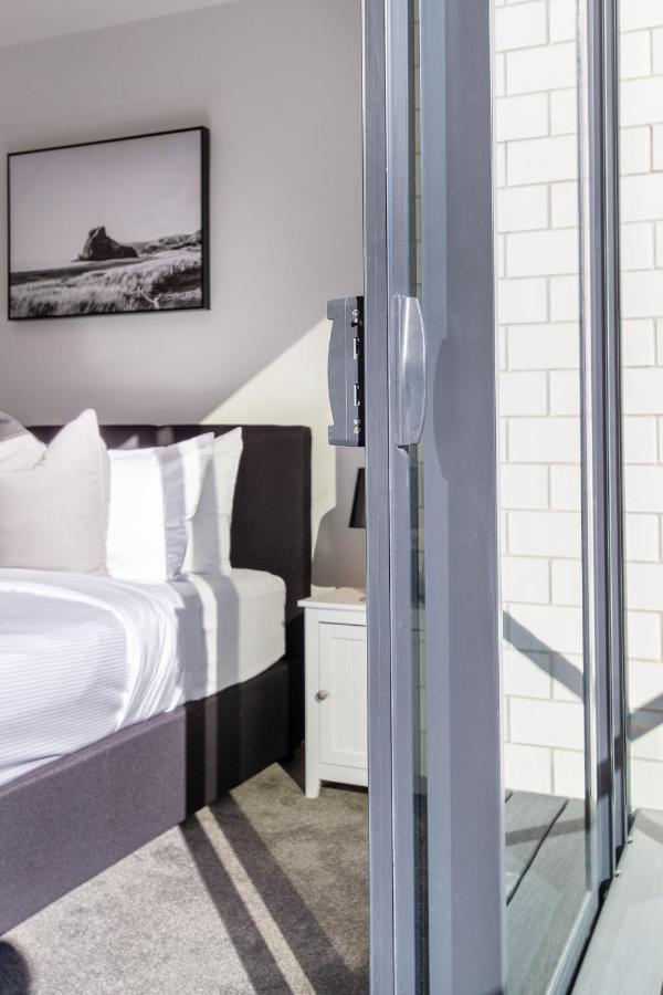 Apartment Executive Hideaway 5 Mins To Hagley Park Riverside 4 Beds 4 Bath Christchurch