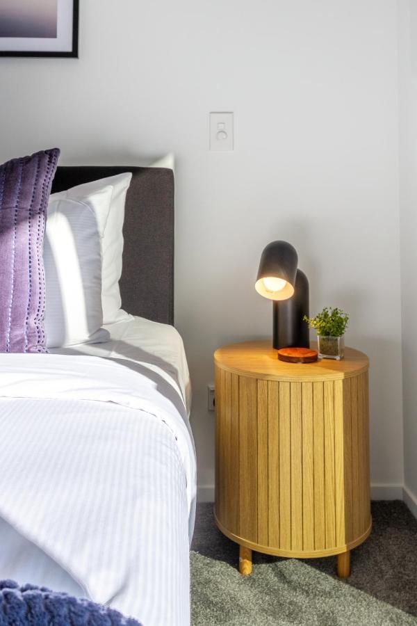 Executive Hideaway 5 Mins To Hagley Park Riverside 4 Beds 4 Bath Apartment Christchurch