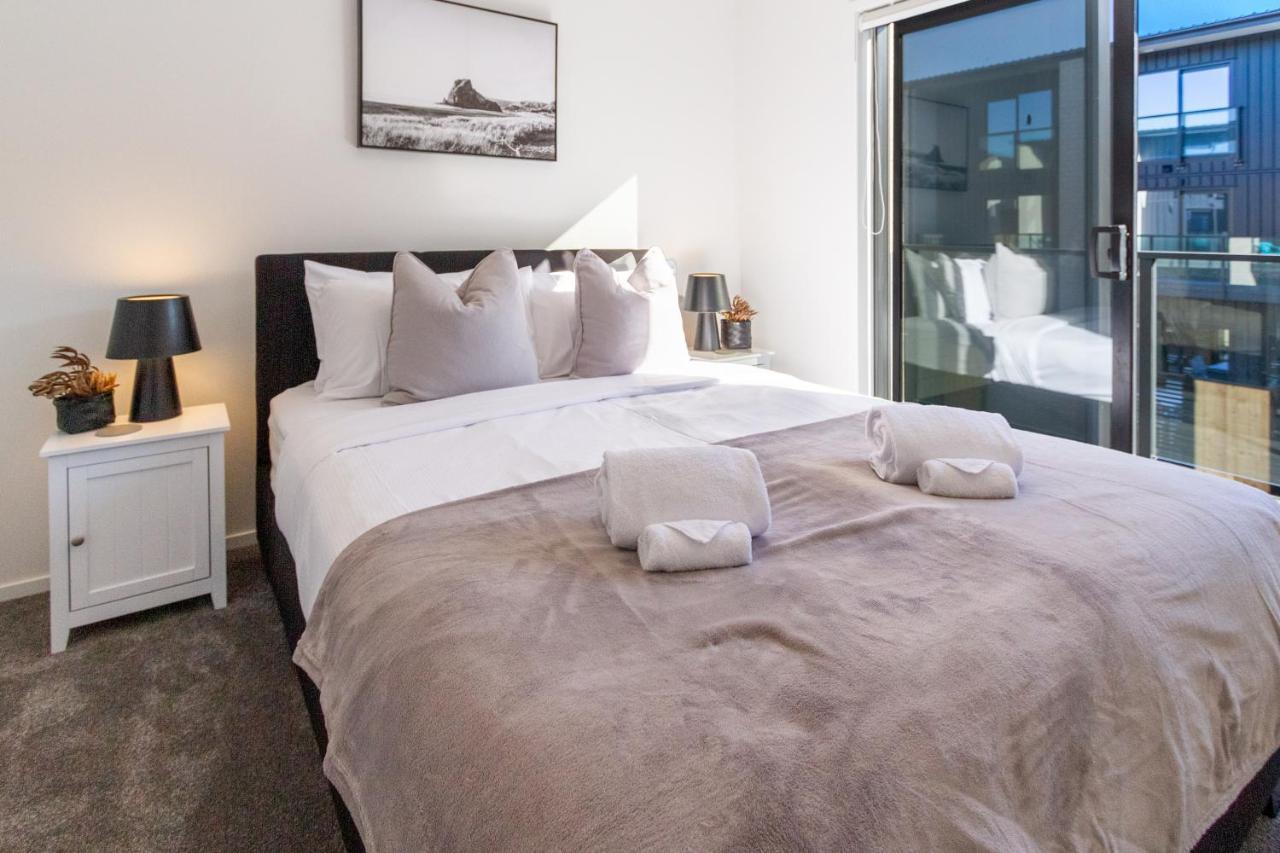 Executive Hideaway 5 Mins To Hagley Park Riverside 4 Beds 4 Bath Christchurch