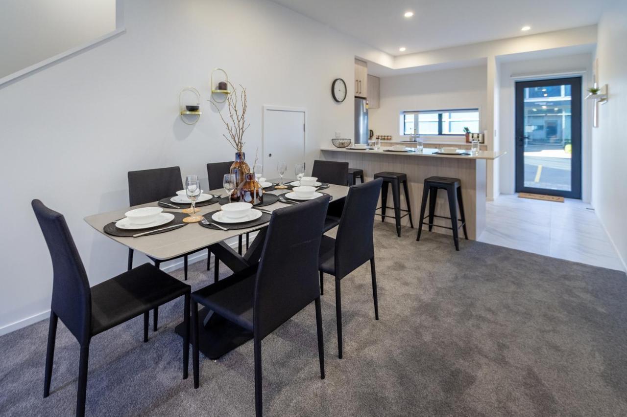 Apartment Executive Hideaway 5 Mins To Hagley Park Riverside 4 Beds 4 Bath *