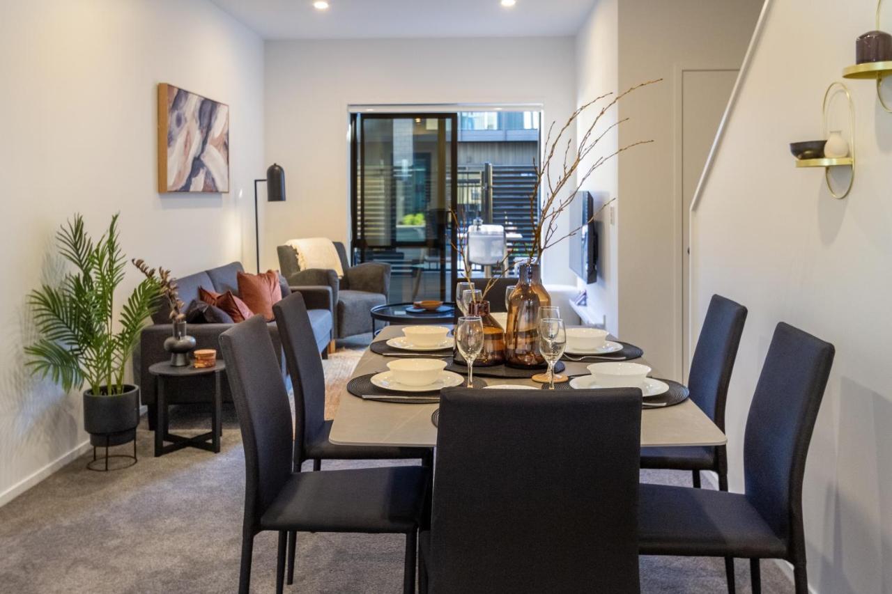 Executive Hideaway 5 Mins To Hagley Park Riverside 4 Beds 4 Bath *