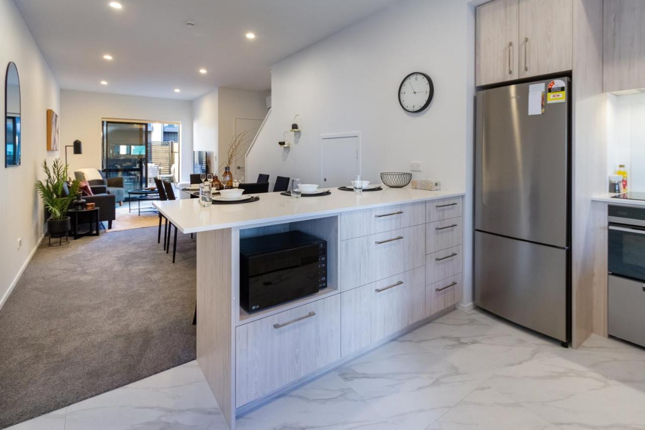 Apartment Executive Hideaway 5 Mins To Hagley Park Riverside 4 Beds 4 Bath *