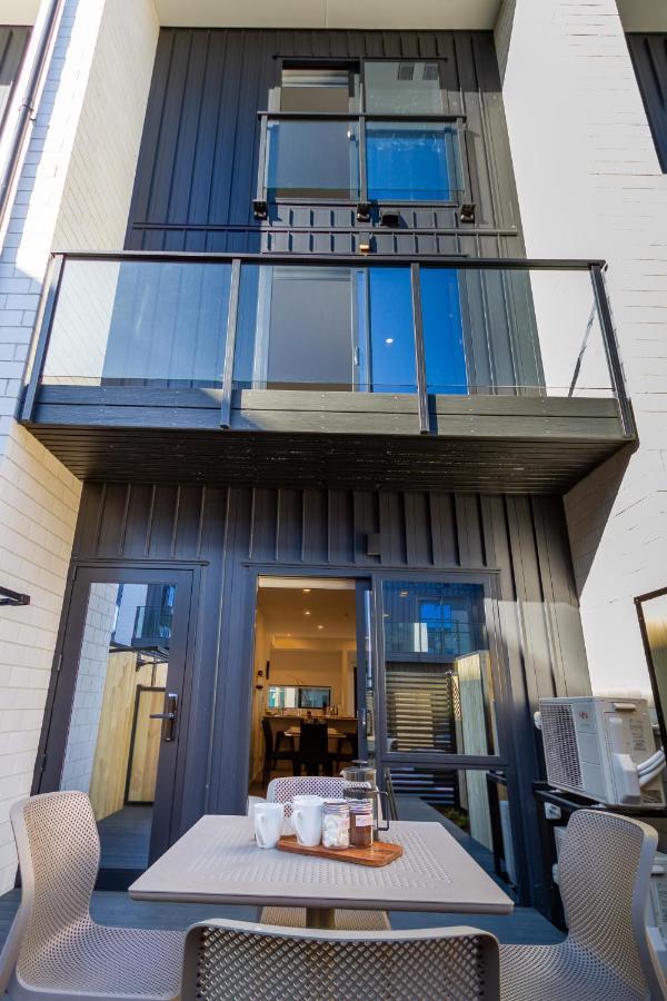 Executive Hideaway 5 Mins To Hagley Park Riverside 4 Beds 4 Bath Apartment