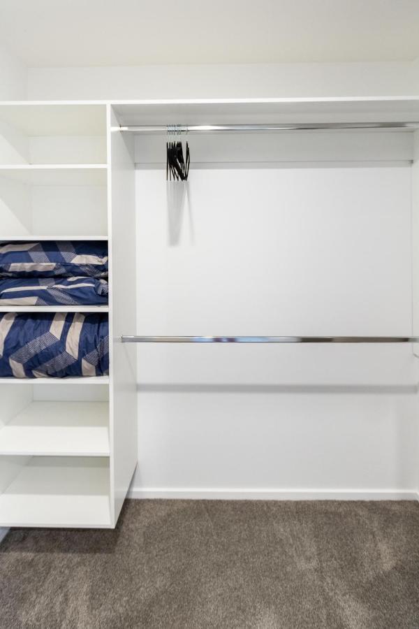Charm 2 Bed 2 Bath W/ Sunny Balcony * Christchurch