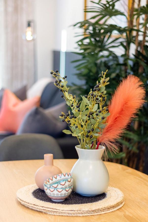 Charm 2 Bed 2 Bath W/ Sunny Balcony Christchurch