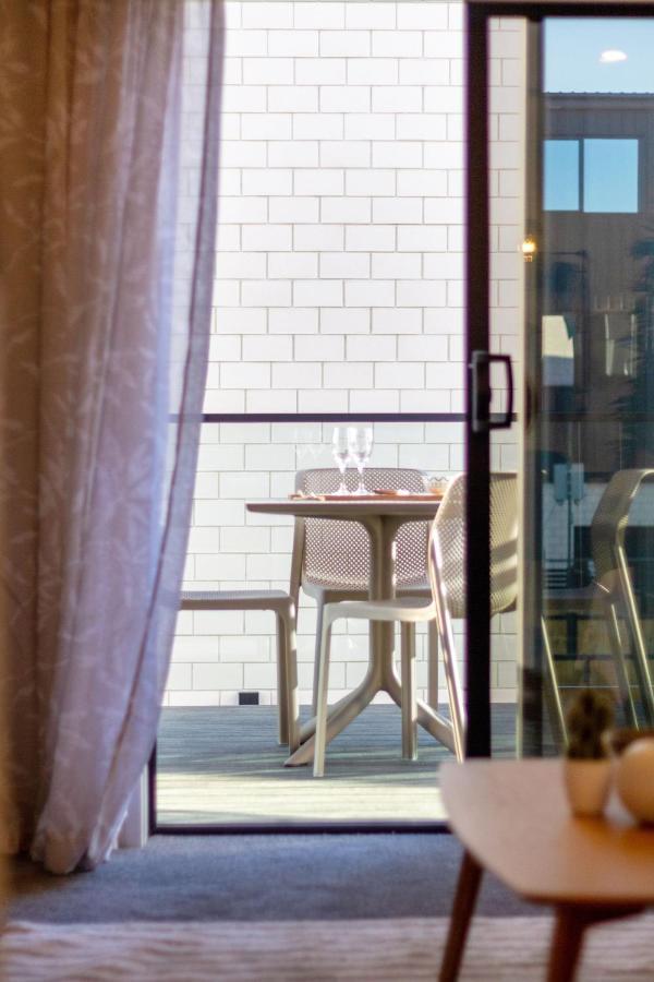 Charm 2 Bed 2 Bath W/ Sunny Balcony Christchurch