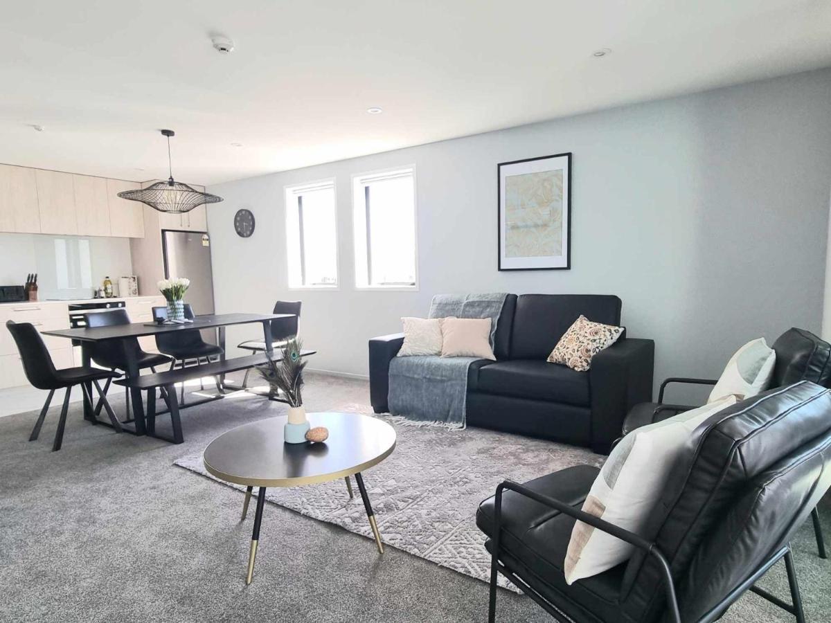Brand New Luxury 3br In Cbd Apartment *