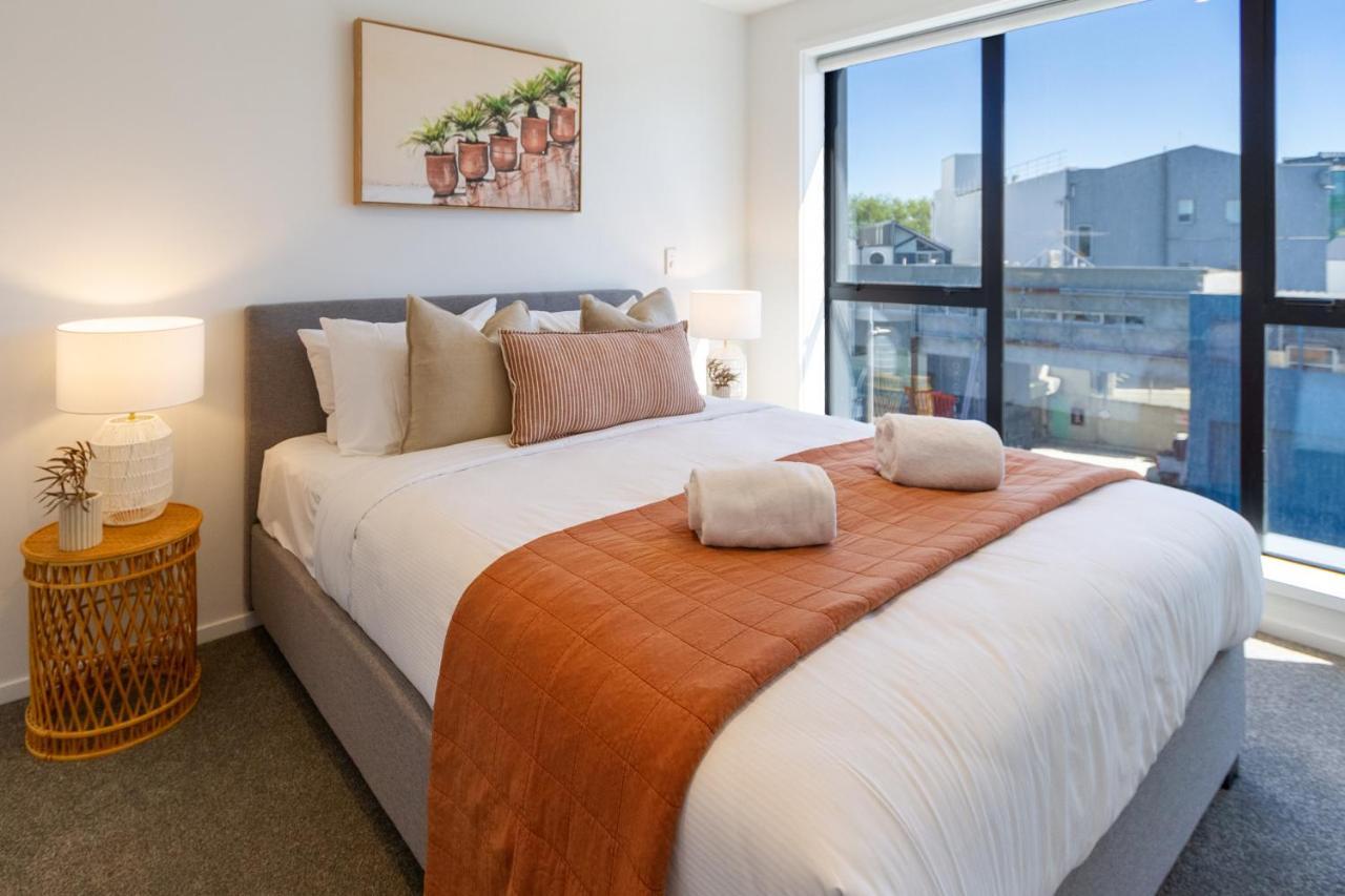 Central Sunny Perch 2 Bed 1 Bath Apartment
