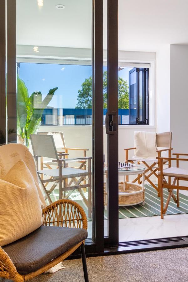 Central Sunny Perch 2 Bed 1 Bath Apartment *