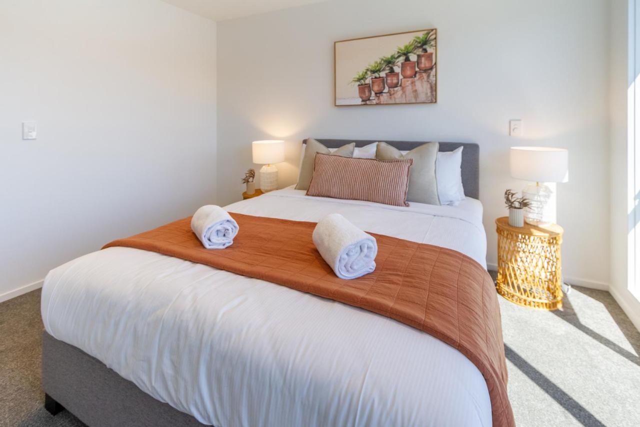 Central Sunny Perch 2 Bed 1 Bath *