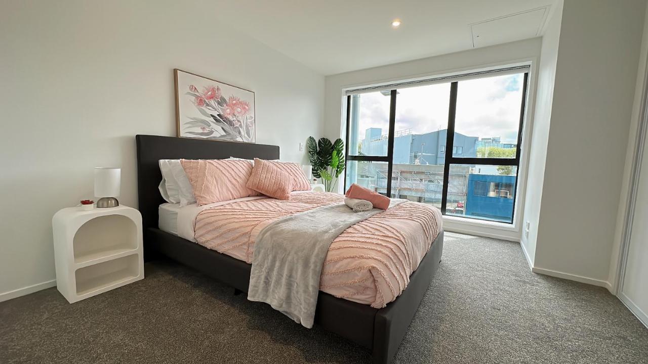 Apartment Walking Distance To Riverside Market & Hospital *