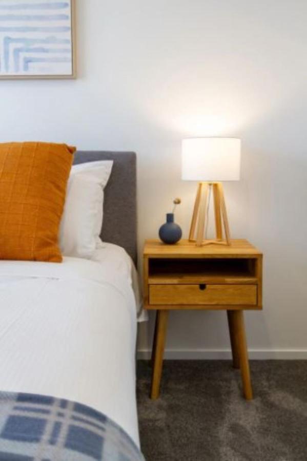 Serenity In The Centre: 2 Bed 2 Bath Christchurch