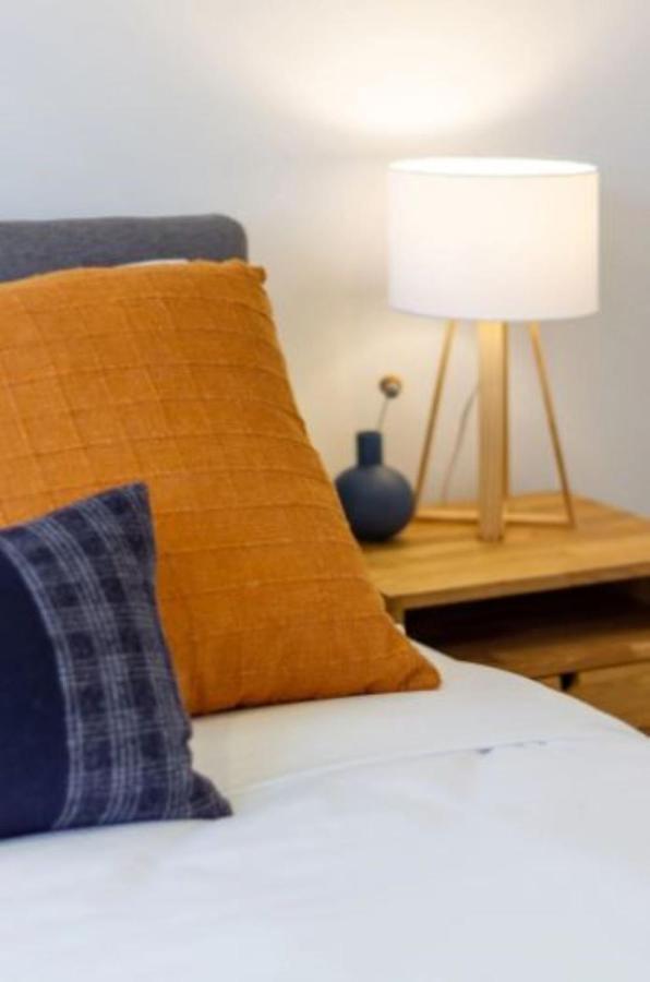 Serenity In The Centre: 2 Bed 2 Bath Apartment Christchurch