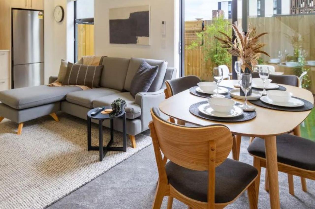 Serenity In The Centre: 2 Bed 2 Bath Apartment Christchurch