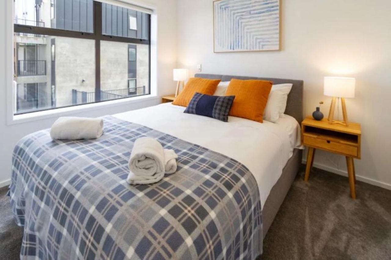 Serenity In The Centre: 2 Bed 2 Bath Apartment *