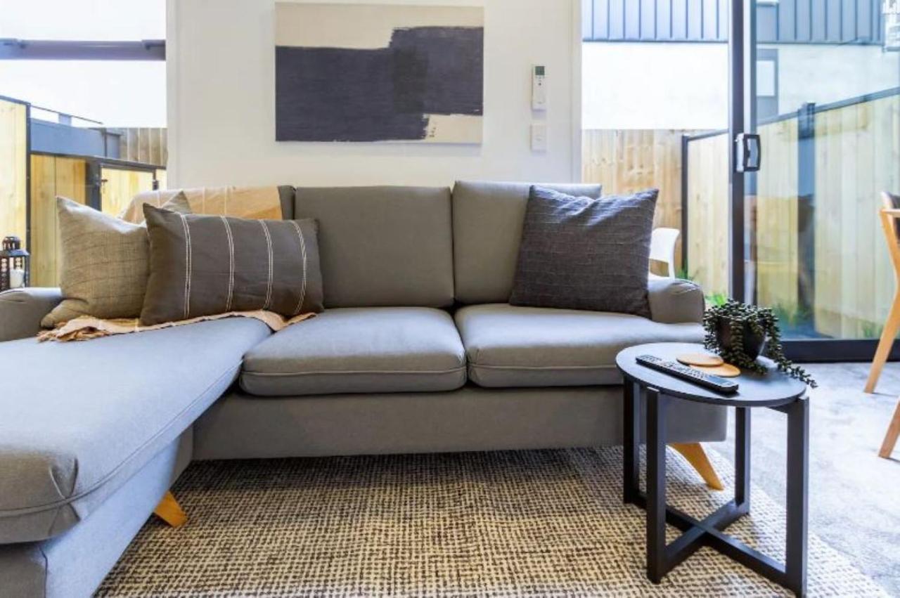 Serenity In The Centre: 2 Bed 2 Bath Apartment