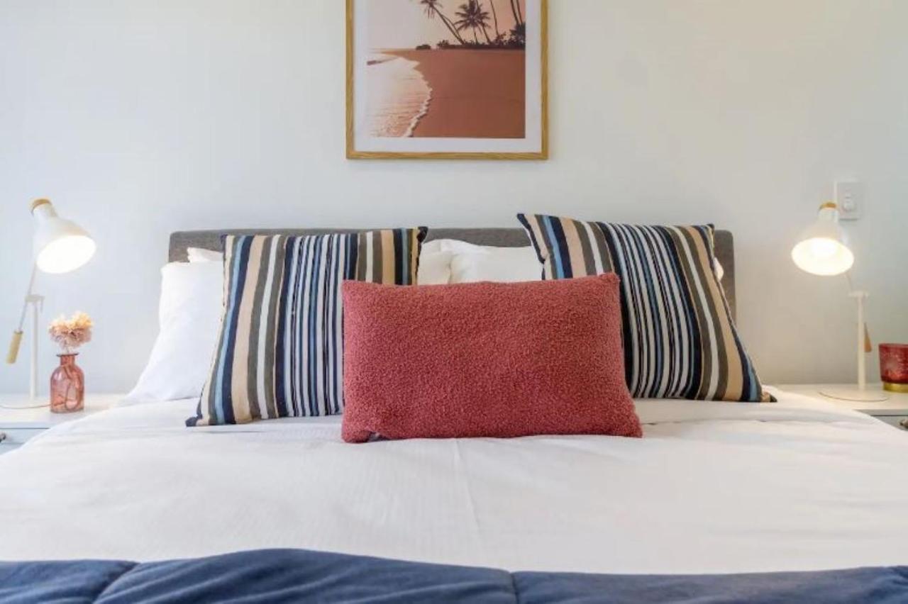 Serenity In The Centre: 2 Bed 2 Bath Apartment Christchurch