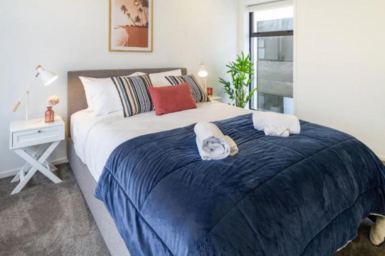 Serenity In The Centre: 2 Bed 2 Bath * Christchurch