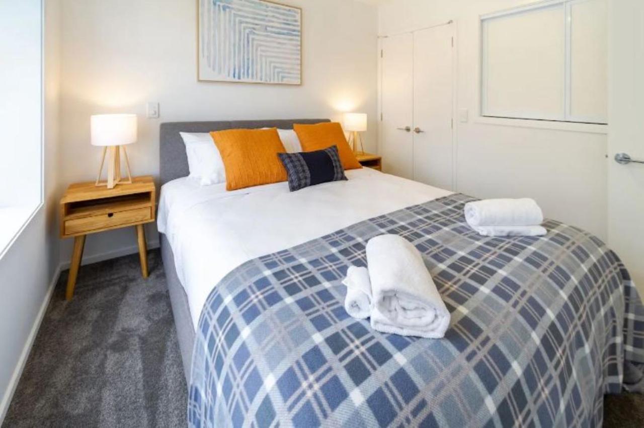 Serenity In The Centre: 2 Bed 2 Bath Apartment *