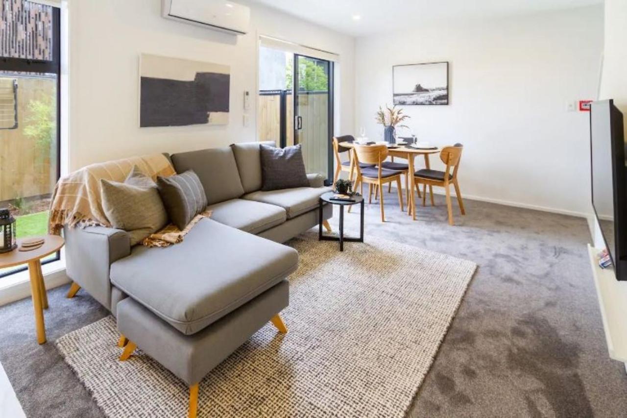 Serenity In The Centre: 2 Bed 2 Bath *
