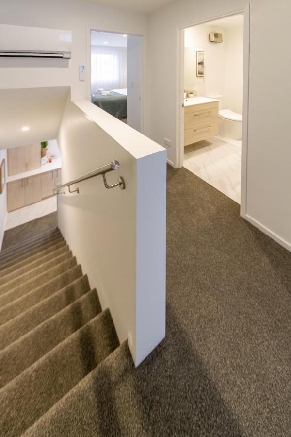 In The Heart Of It All: 2 Bed Cbd Townhouse Apartment *