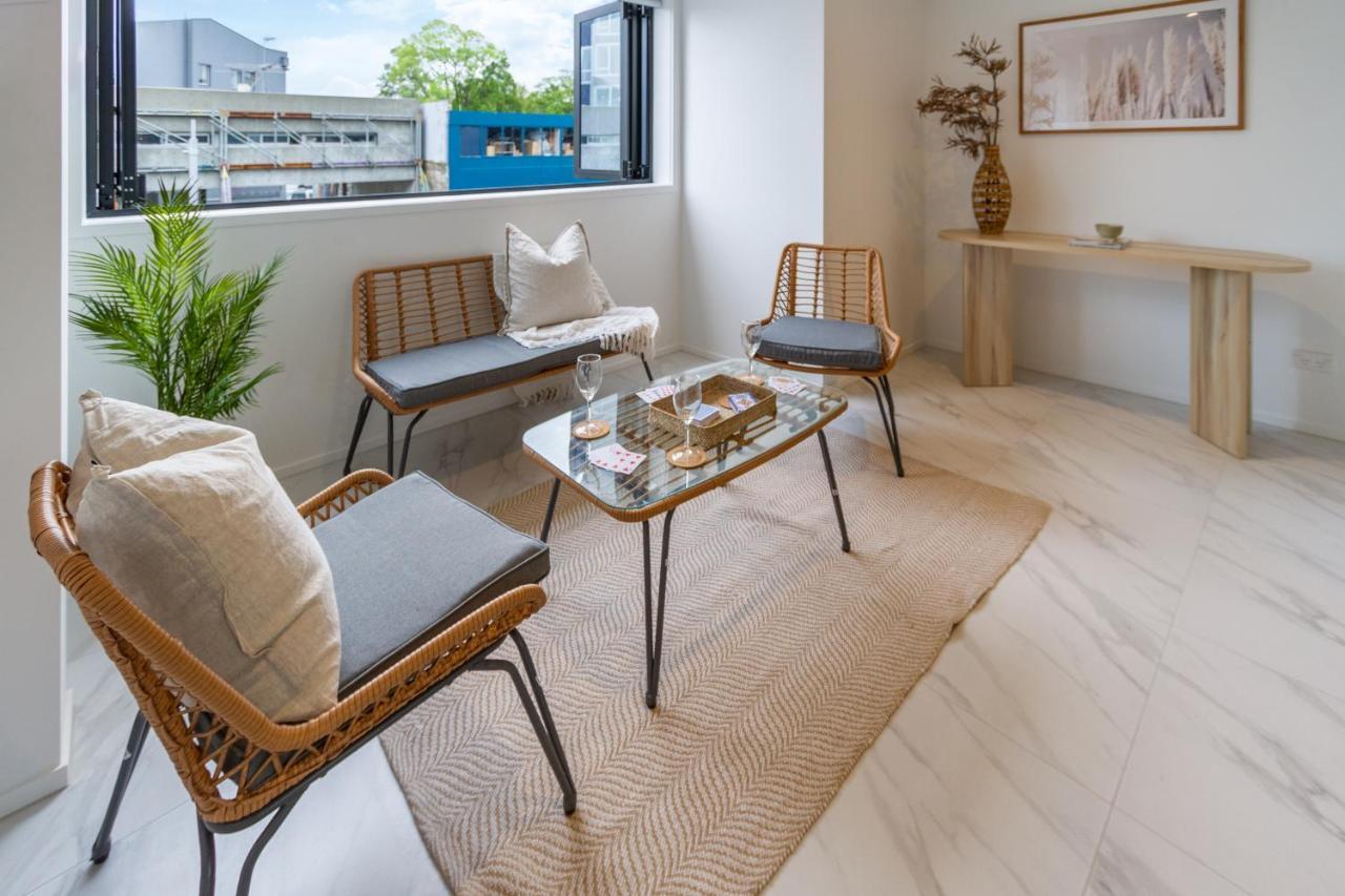 In The Heart Of It All: 2 Bed Cbd Townhouse Apartment