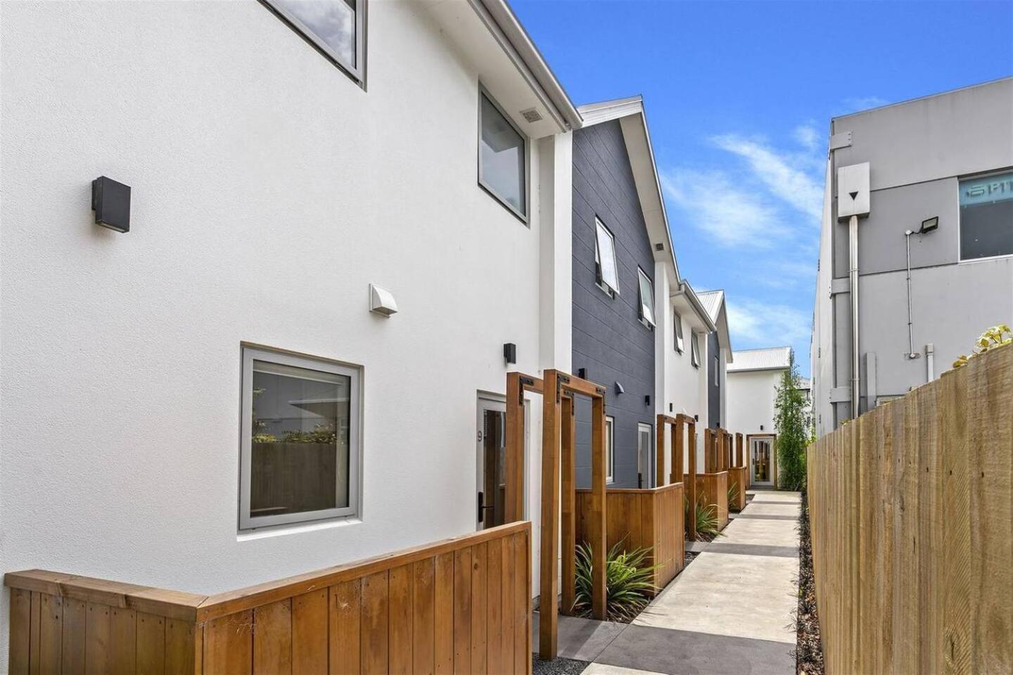 Stylish Townhouse In Centre *