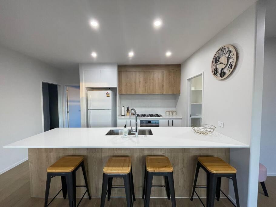 Luxury Brand New 4 Bedroom Family Retreat Christchurch
