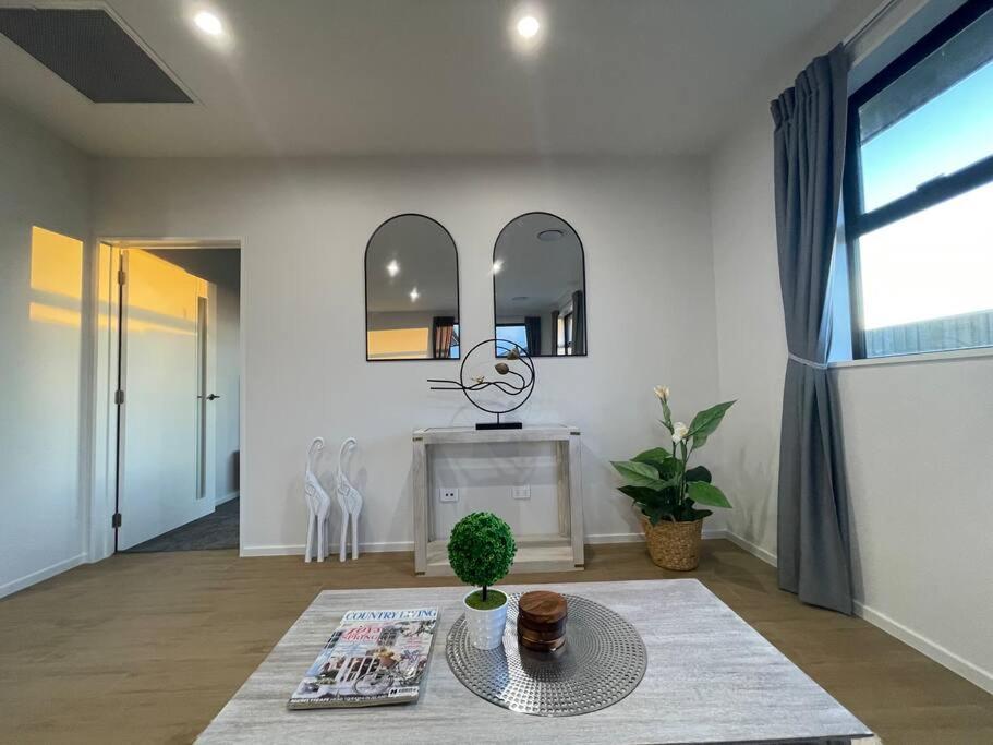 Luxury Brand New 4 Bedroom Family Retreat *