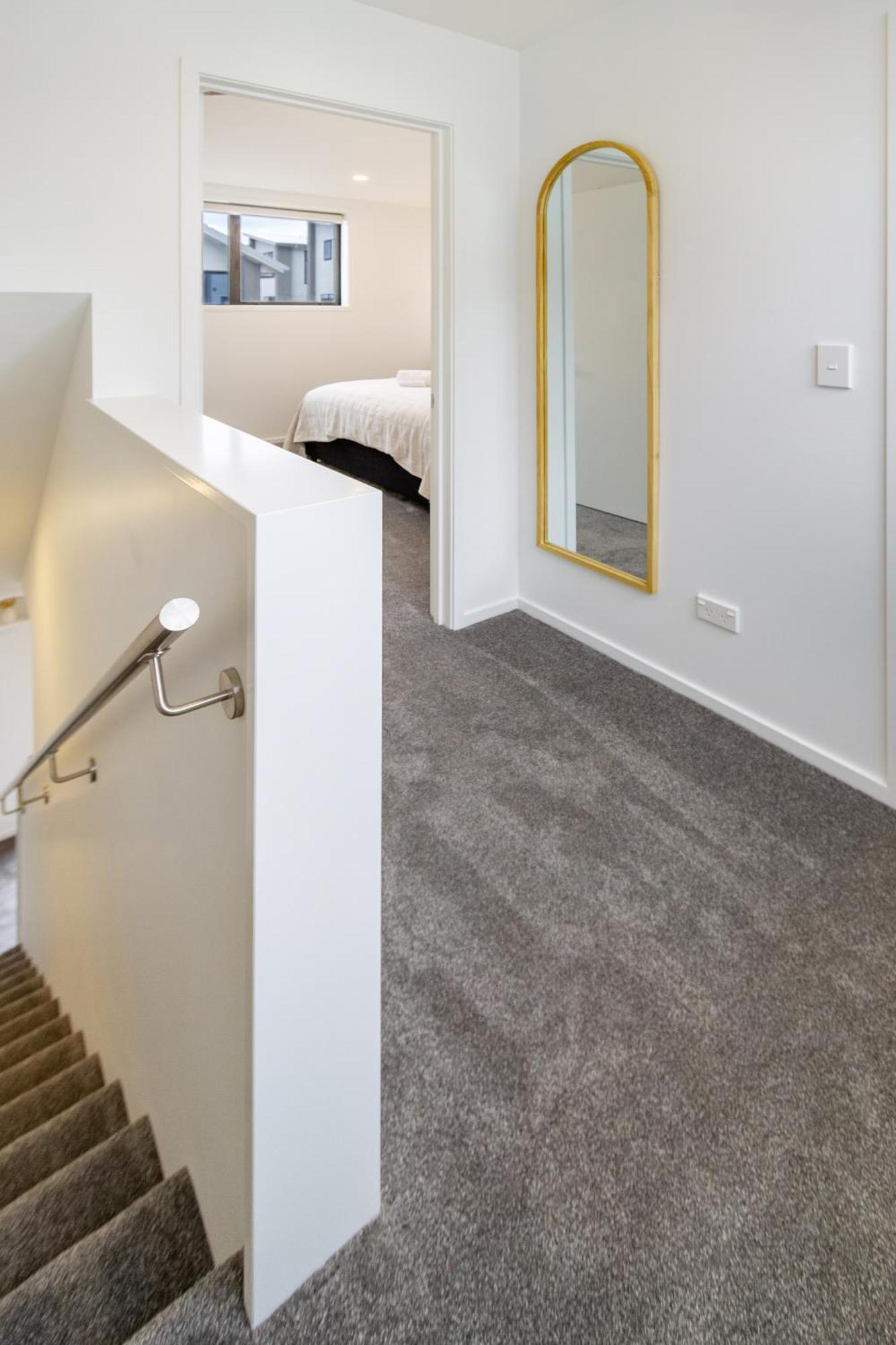 New Brighton Explore - King Bed And Sofa Bed Apartment