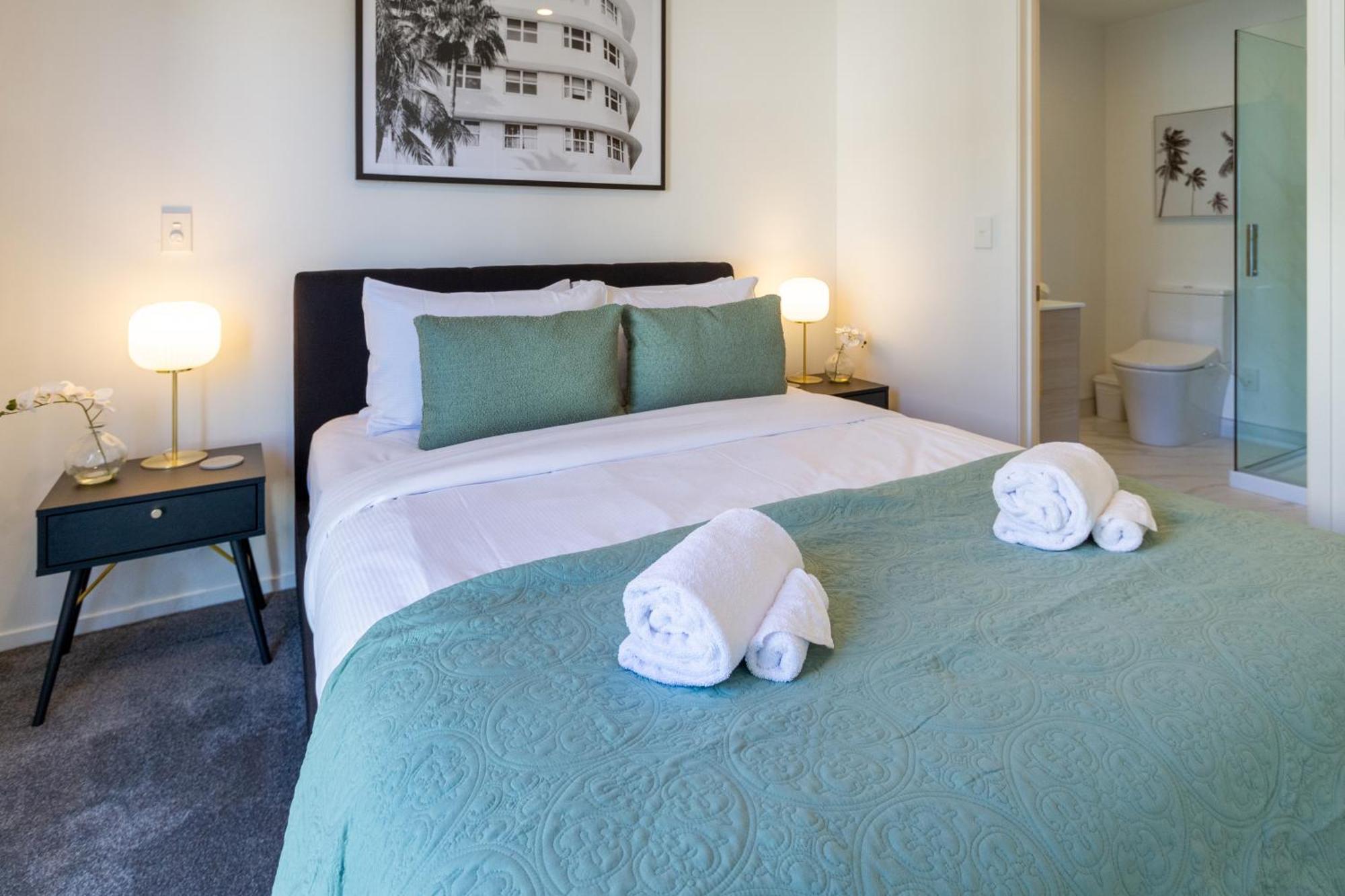 Executive Hideaway 5 Mins To Hagley Park Riverside 4 Beds 4 Bath *