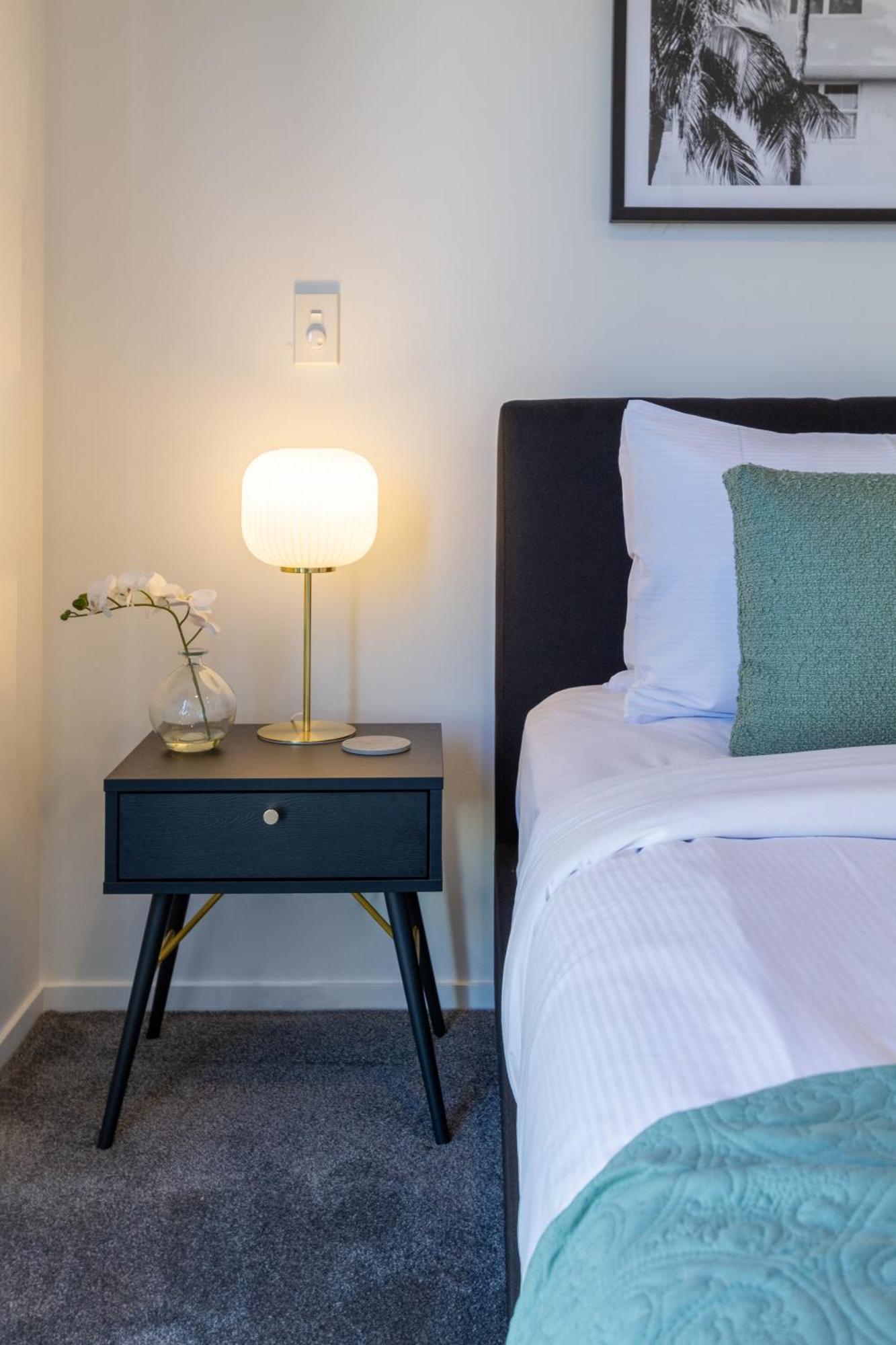 Executive Hideaway 5 Mins To Hagley Park Riverside 4 Beds 4 Bath * Christchurch