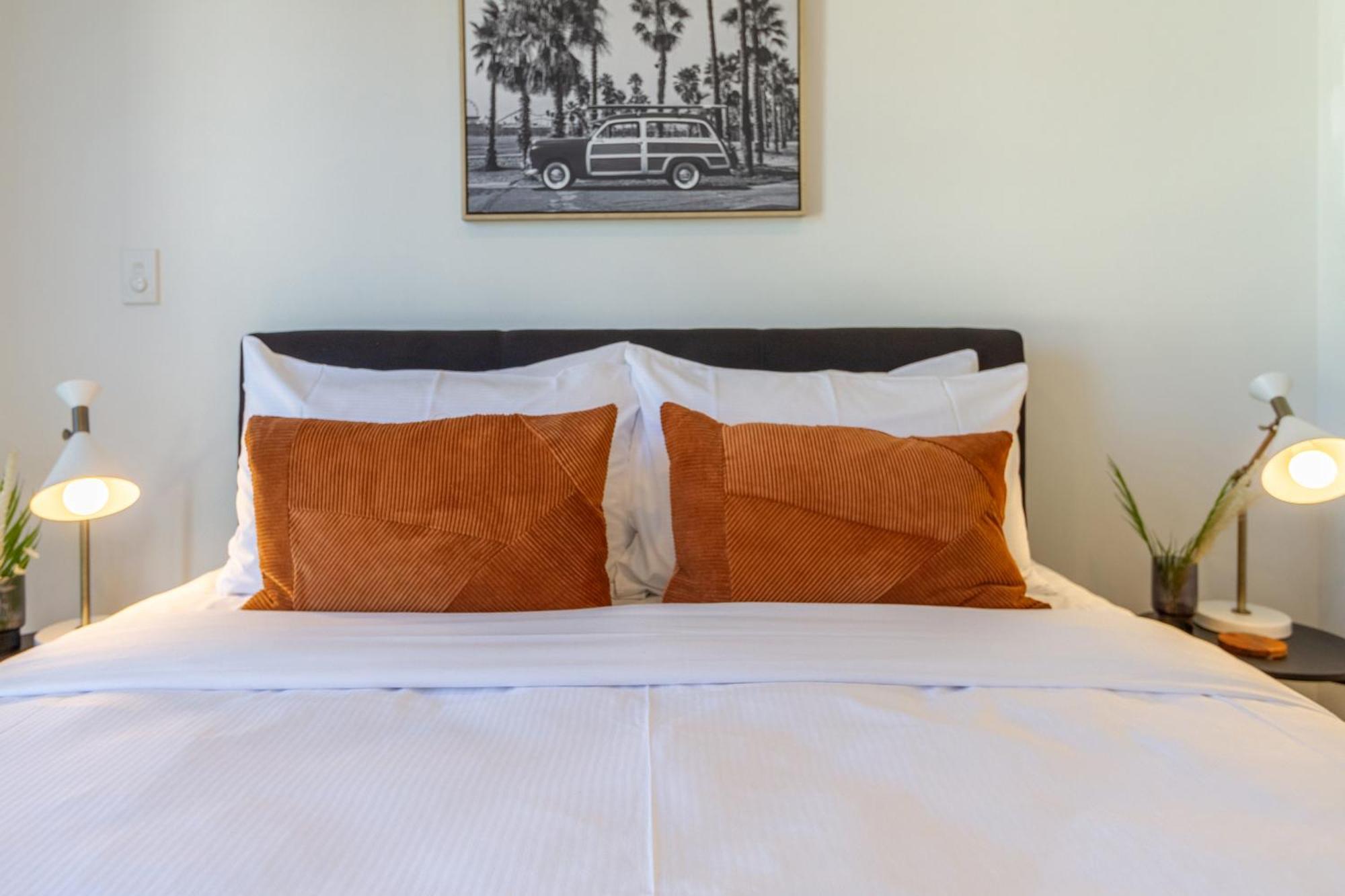 Apartment Executive Hideaway 5 Mins To Hagley Park Riverside 4 Beds 4 Bath Christchurch