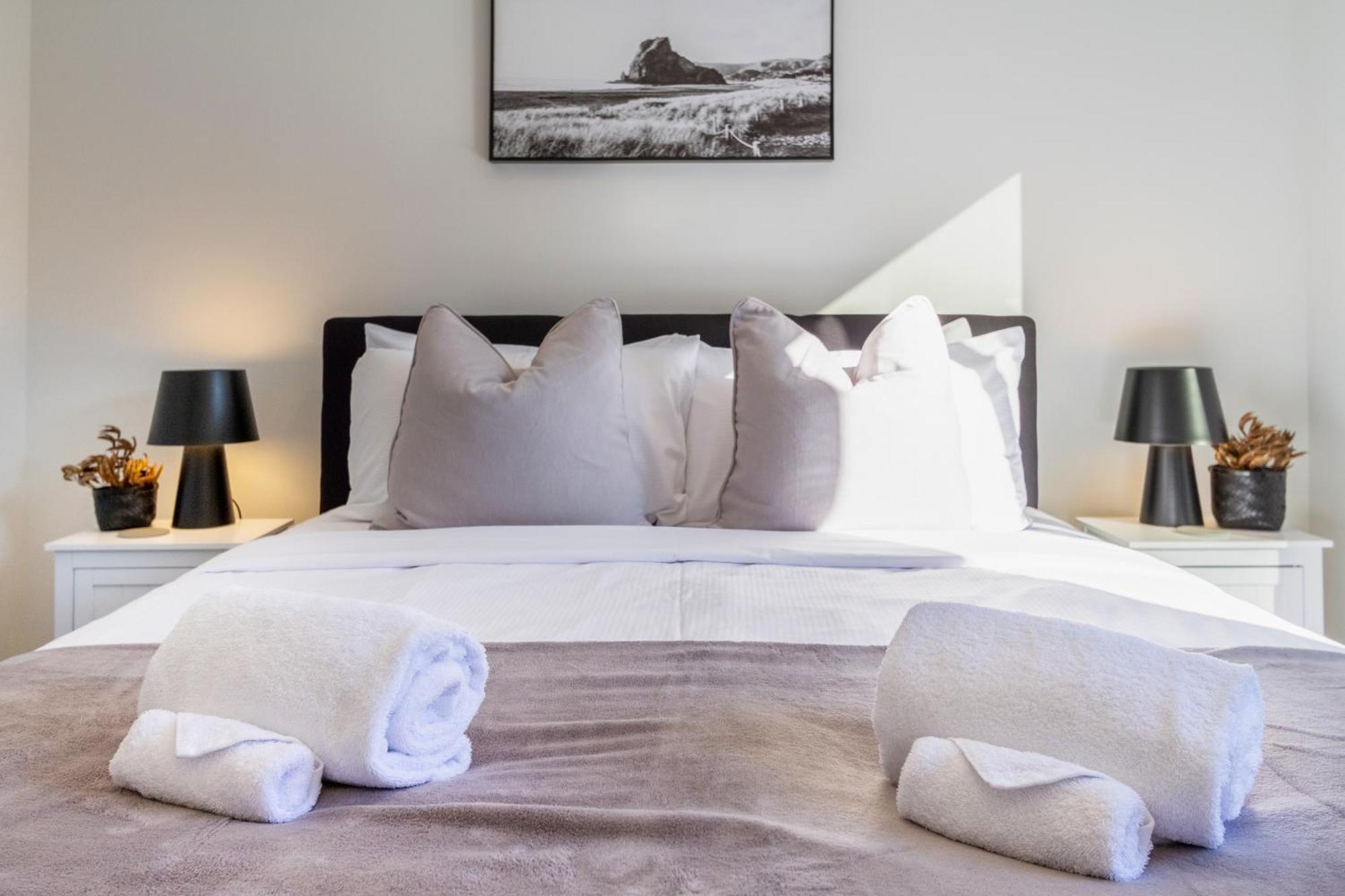 Executive Hideaway 5 Mins To Hagley Park Riverside 4 Beds 4 Bath Christchurch