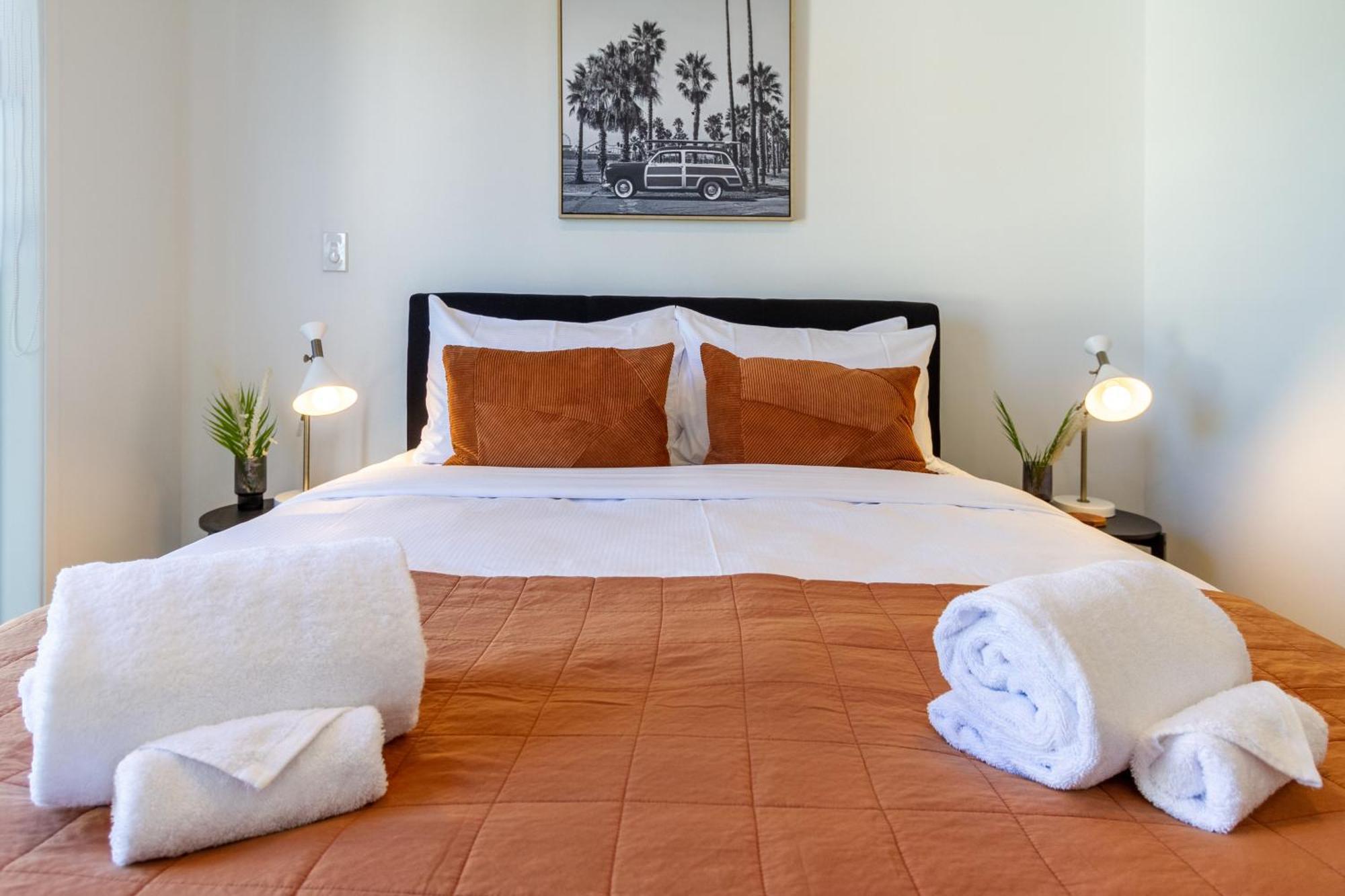 Executive Hideaway 5 Mins To Hagley Park Riverside 4 Beds 4 Bath * Christchurch