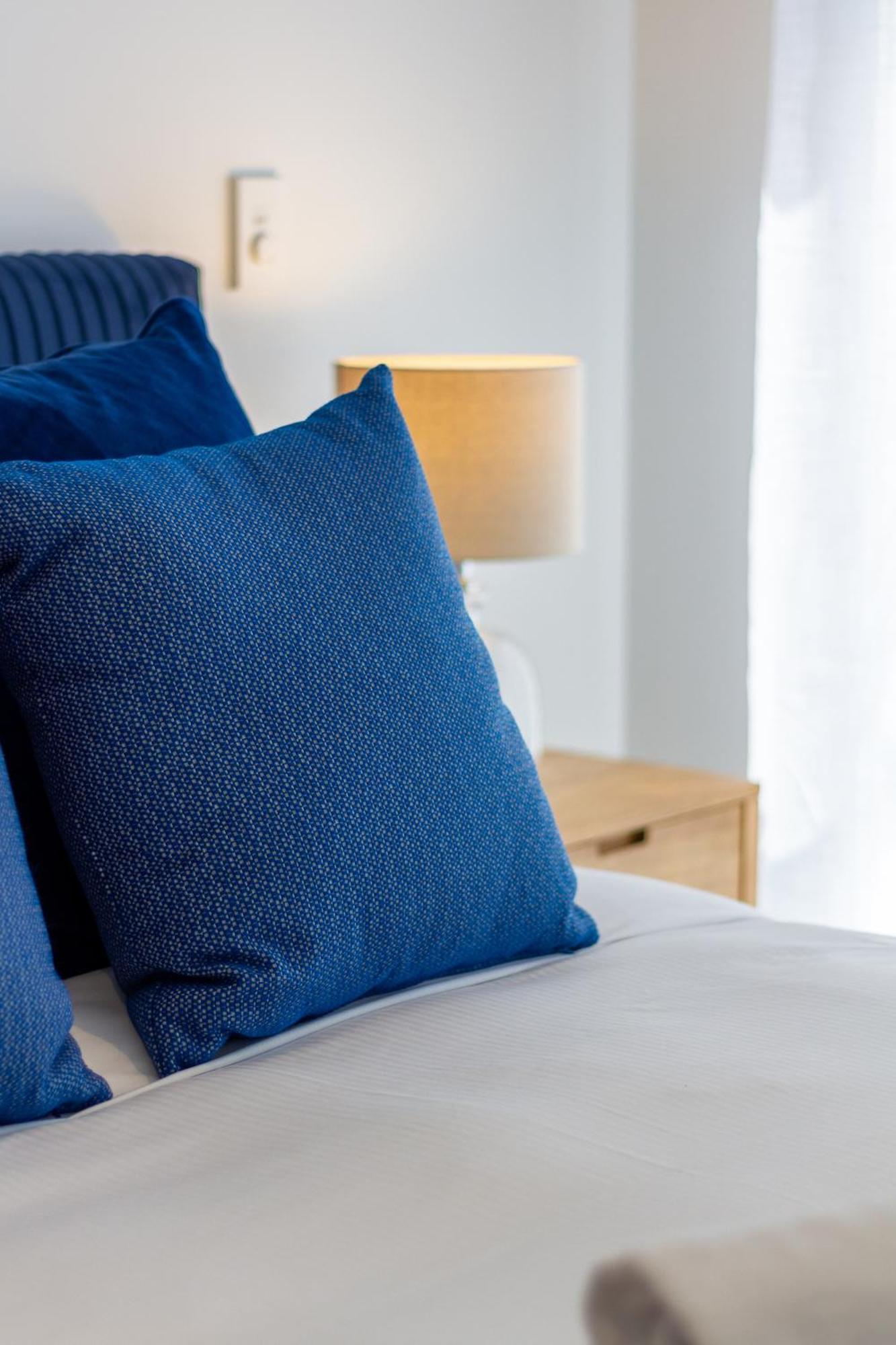 Heart Of Cbd Hideaway 2bed 1 Bath Apartment