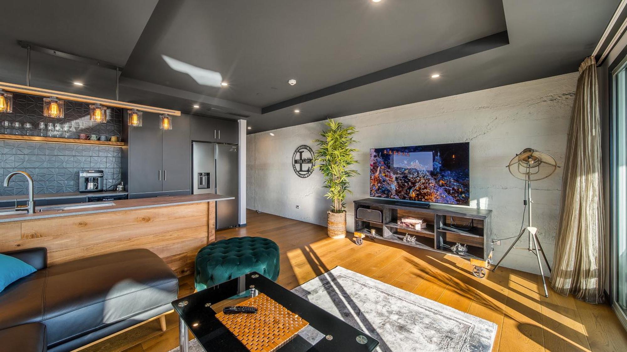 Cbd Loft Style With Free Valet Parking Apartment Christchurch