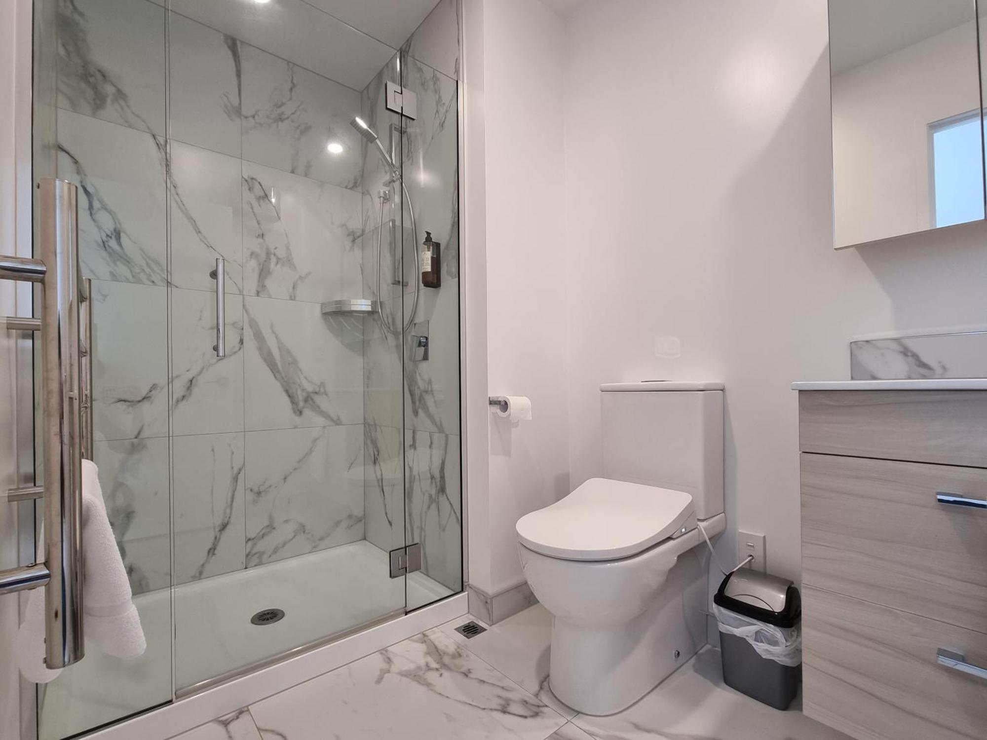 2brm 2bth Townhouse Free Carpark *