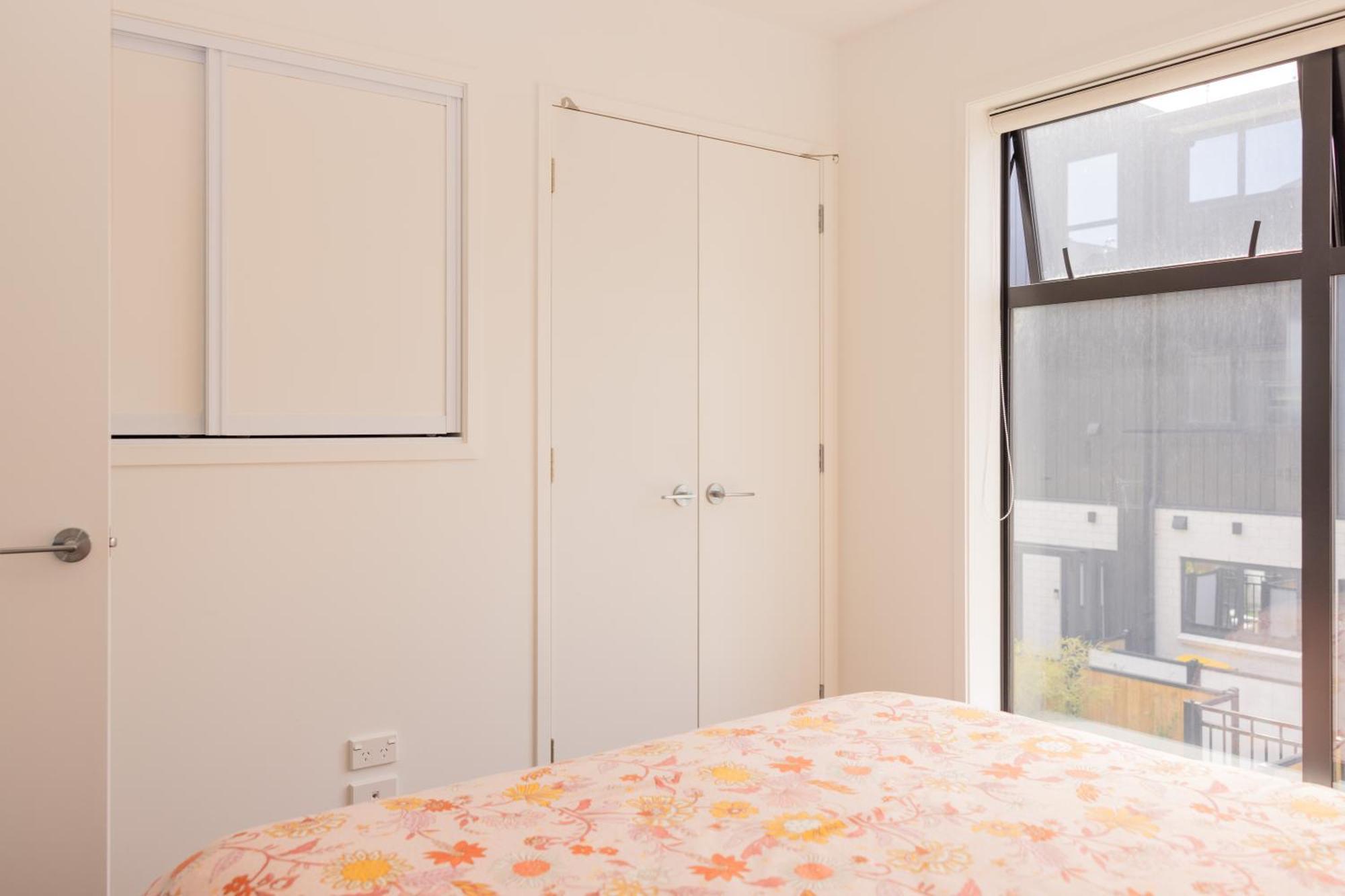 Luxury 2 Bedroom Townhouse By Hagley Park In Cbd Holiday home