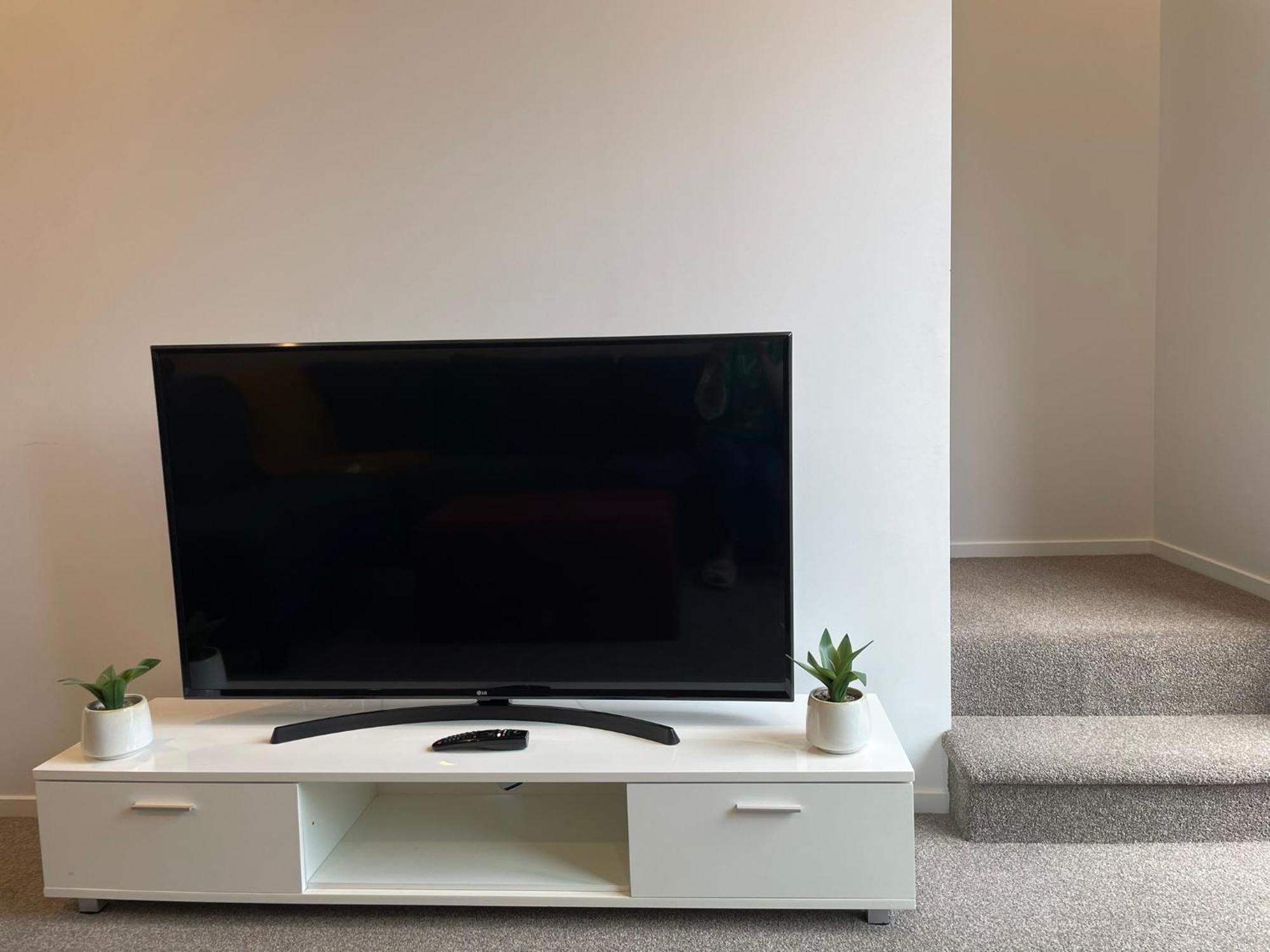 Apartment Convenience With Free Parking