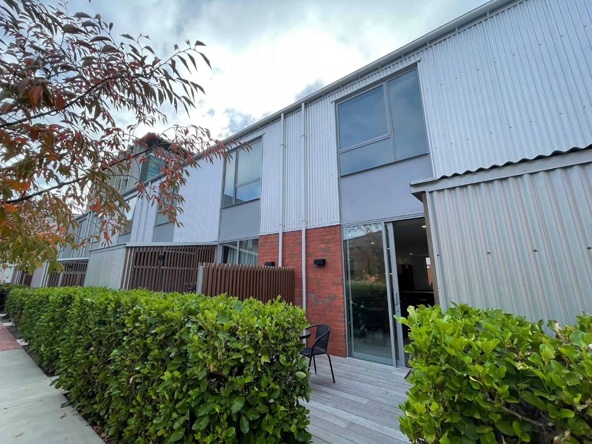 Apartment Convenience With Free Parking