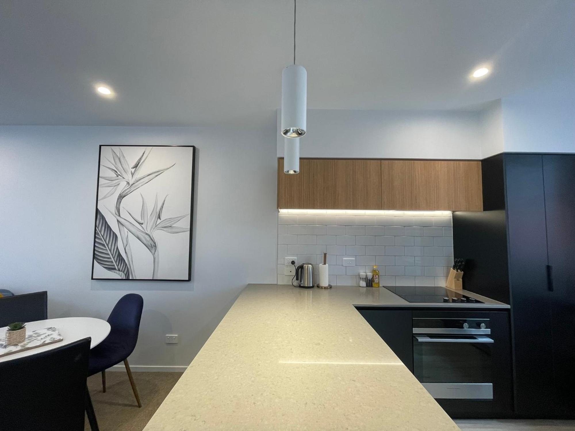 Apartment Convenience With Free Parking
