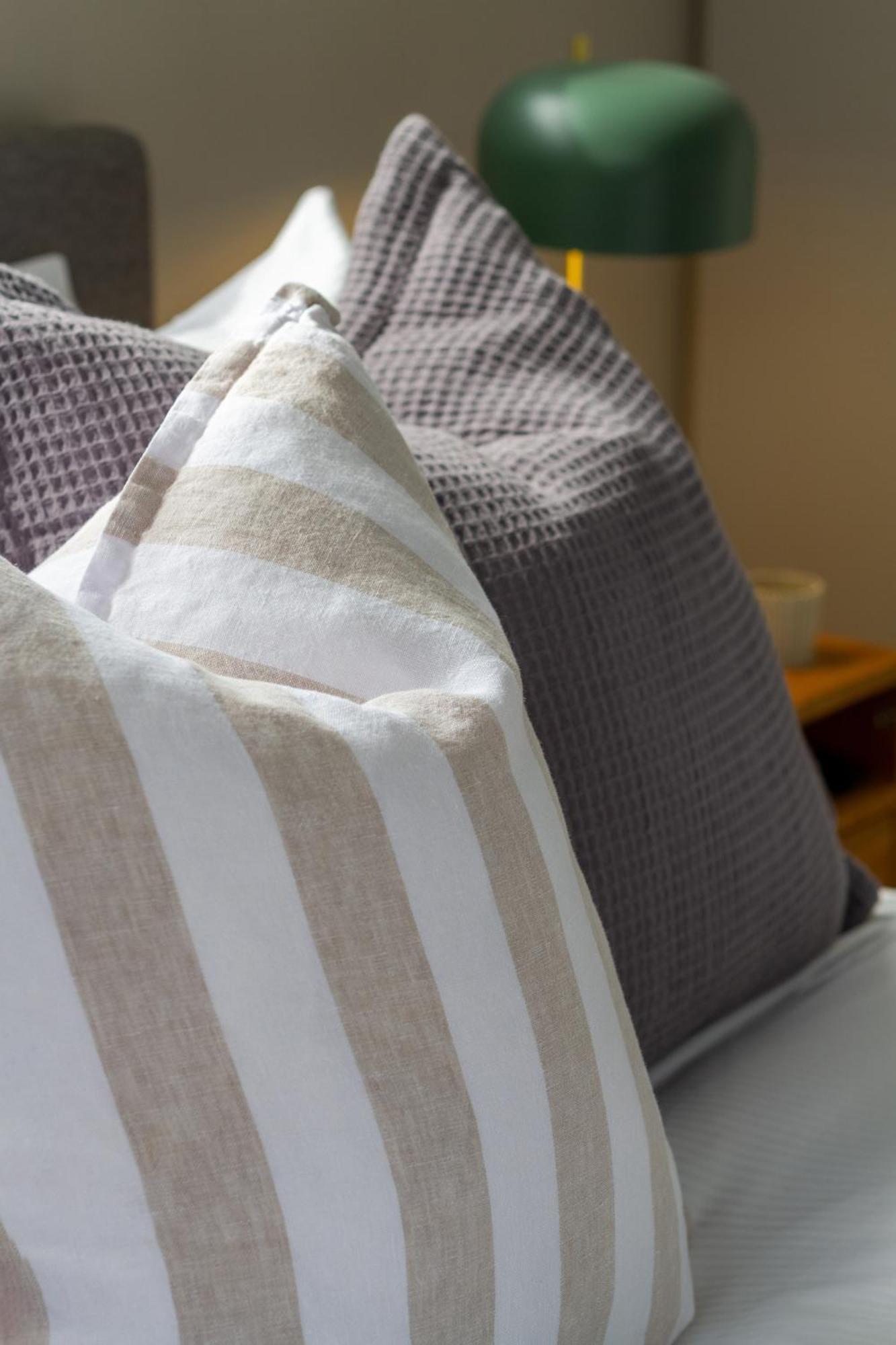 Latimer Square Luxe: 1br W/ Sofa Bed Apartment Christchurch