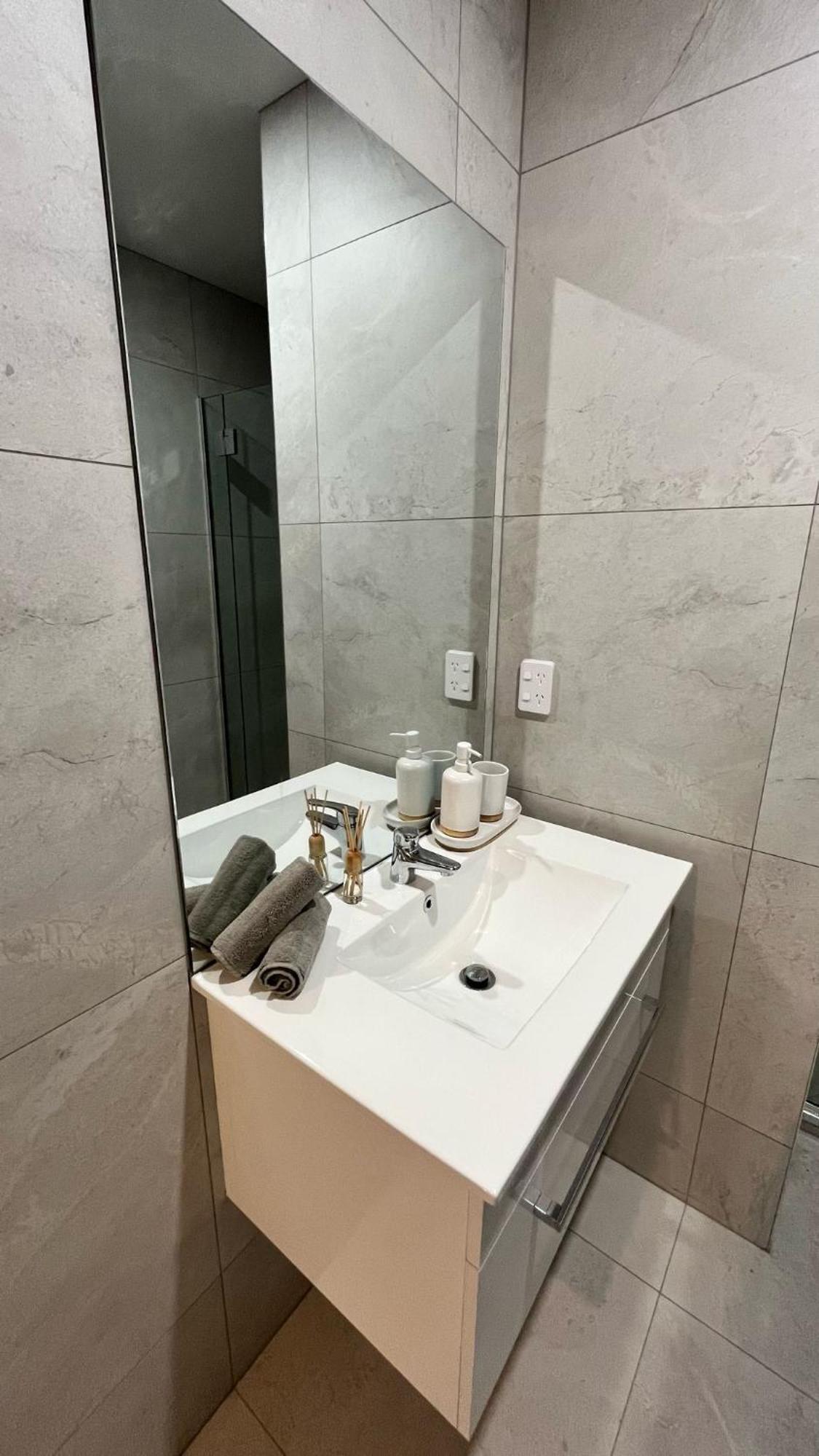 Cbd Luxury 2 Bedroom Retreat Christchurch