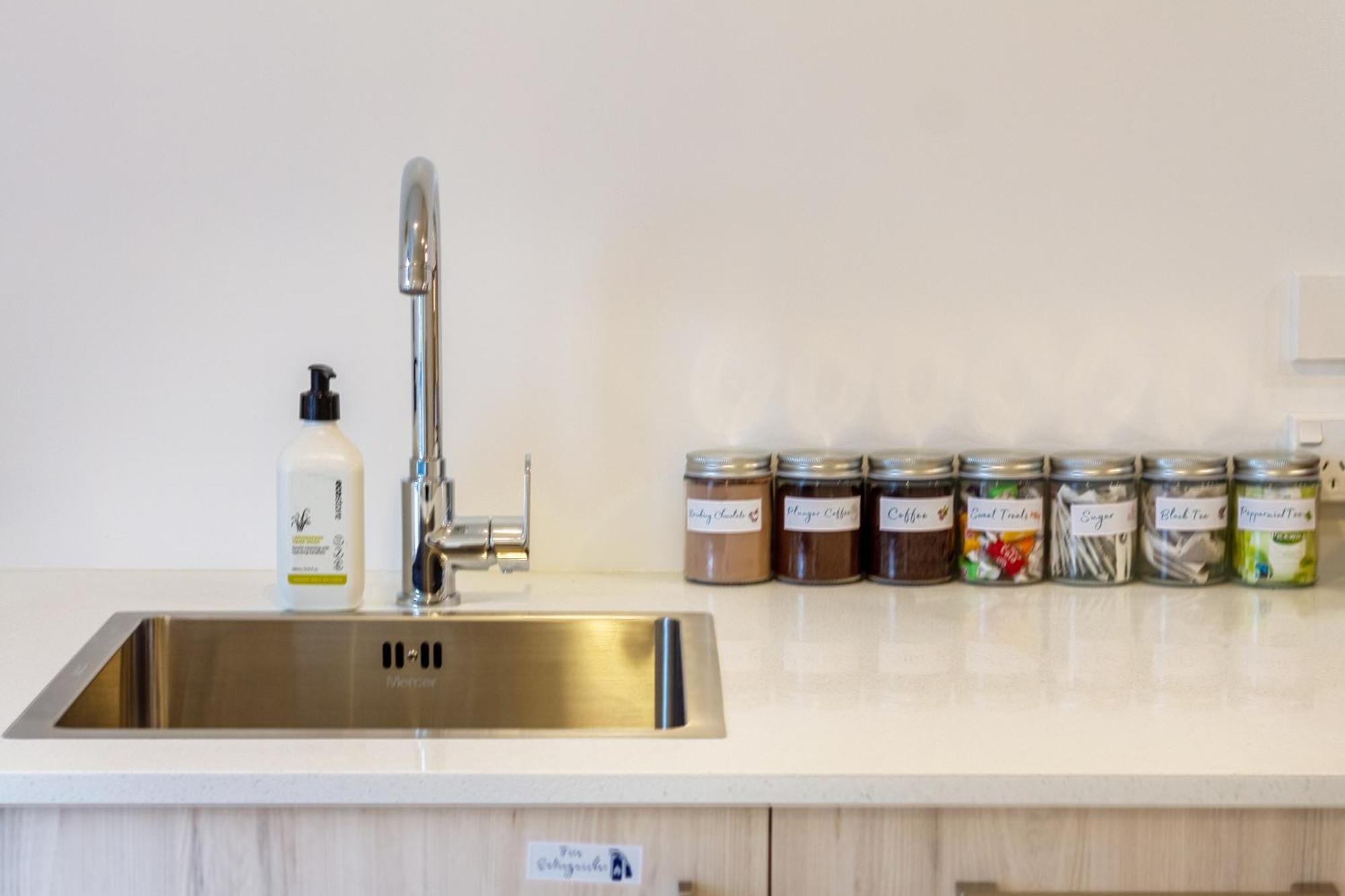Urban Retreat At 8 Wilmer: Upper Level Gem