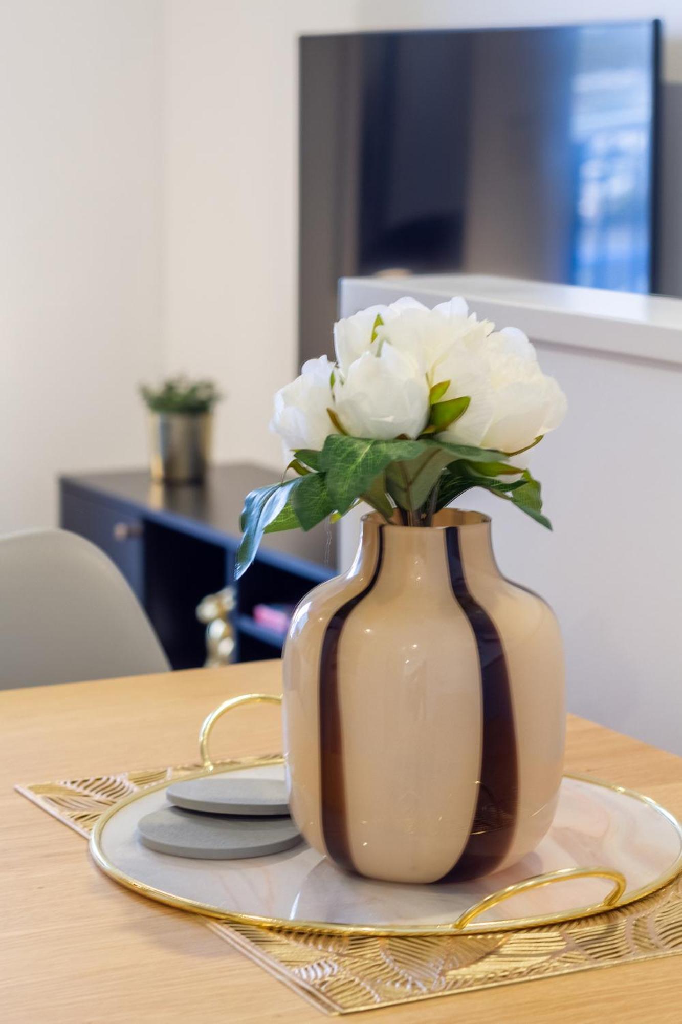 Urban Retreat At 8 Wilmer: Upper Level Gem Christchurch